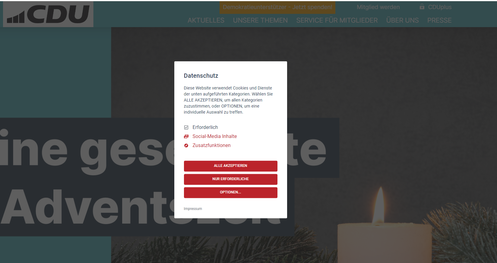 Ein Dialogfenster mit Informationen zu Cookies. Es sind Schaltflächen ‚Alle akzeptieren‘, ‚Nur erforderliche‘ und ‚Optionen‘. Im abgedunkeltem Hintergrund ist die Webseite cdu.de erkennbar.